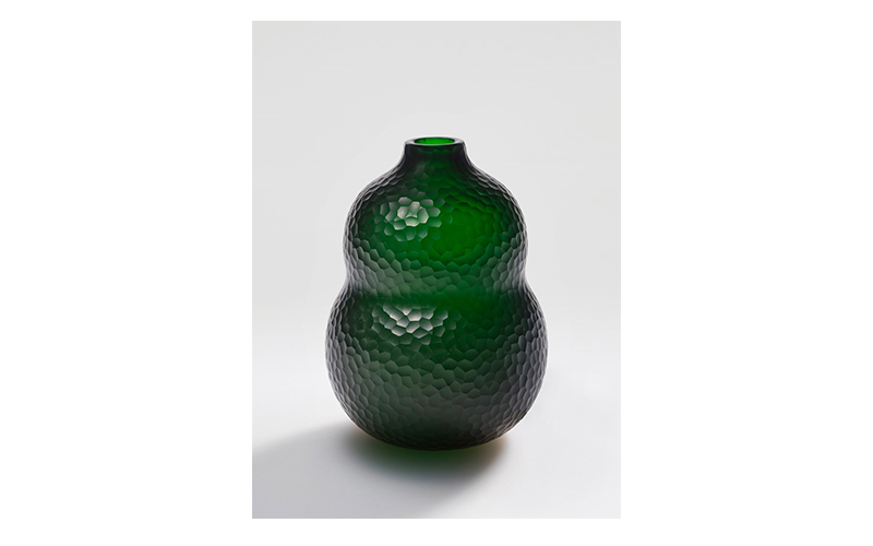 Piece of glass by Carlo Scarpa, vase Battuto, 1940. Made by Venini. Photo Martin Adam © Holz collection