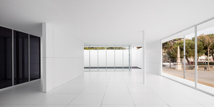 Mies Missing Materiality