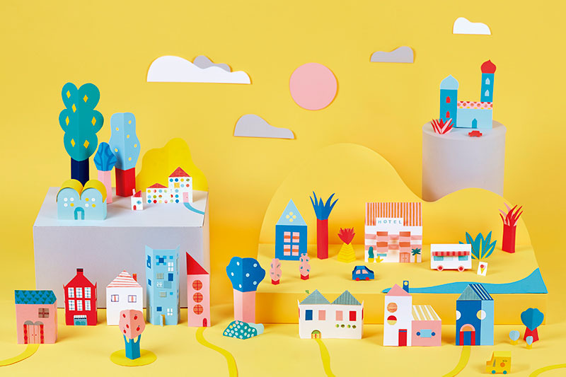 "¡Tris, tras!", book by Julia Abalde and Clara Sáez