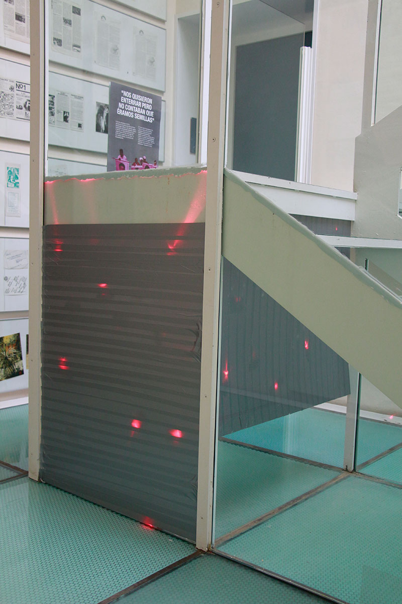 Instal·lació de llum a EINA en suport als 43 estudiants desapareguts a Mèxic