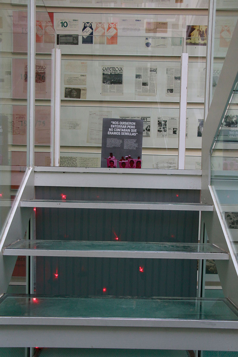 Instal·lació de llum a EINA en suport als 43 estudiants desapareguts a Mèxic