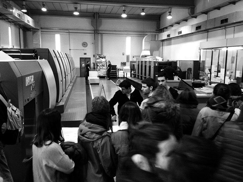 Els estudiants de l'assignatura d'Arts Gràfiques visiten la impremta SYL