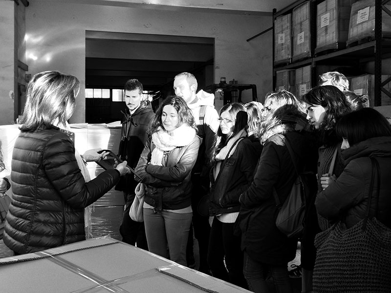 Els estudiants de l'assignatura d'Arts Gràfiques visiten la impremta SYL