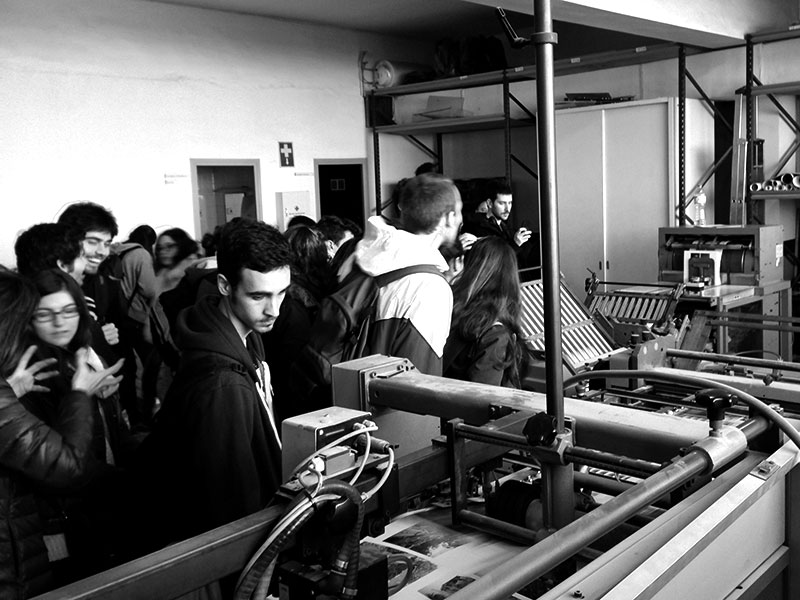 Els estudiants de l'assignatura d'Arts Gràfiques visiten la impremta SYL