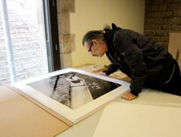 Manel Esclusa donates photographs to the Museum of Design in Barcelona