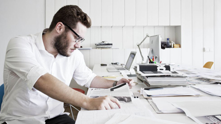 Óscar Germade, ex estudiante de EINA, ha sido el encargado de renovar el diseño del dominical “El País Semanal”
