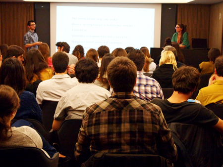 Alumnes presentant al Roca Gallery