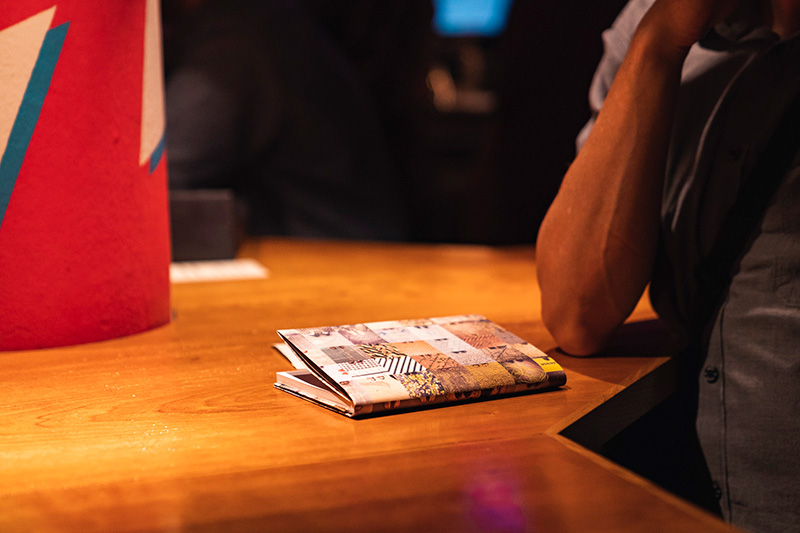 "#Tocardepeusaterra", book by Lluc Massaguer