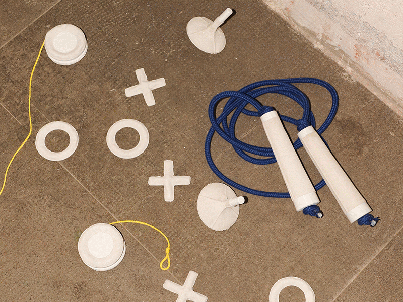 Maria Serrallonga - Jugaroi; joc d'autoproducció de joguines