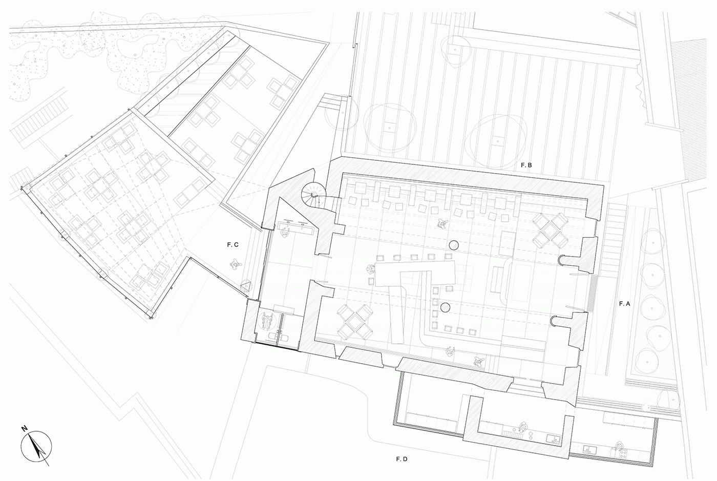 Lara Pujol Garriga - projecte d'un bar librería en una capella romànica en desús de Girona.