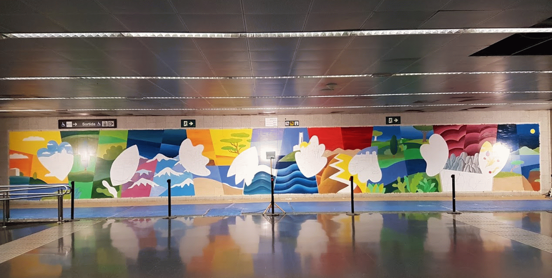 Mural homage to the health workers in the Guinardó / Hospital de Sant Pau subway