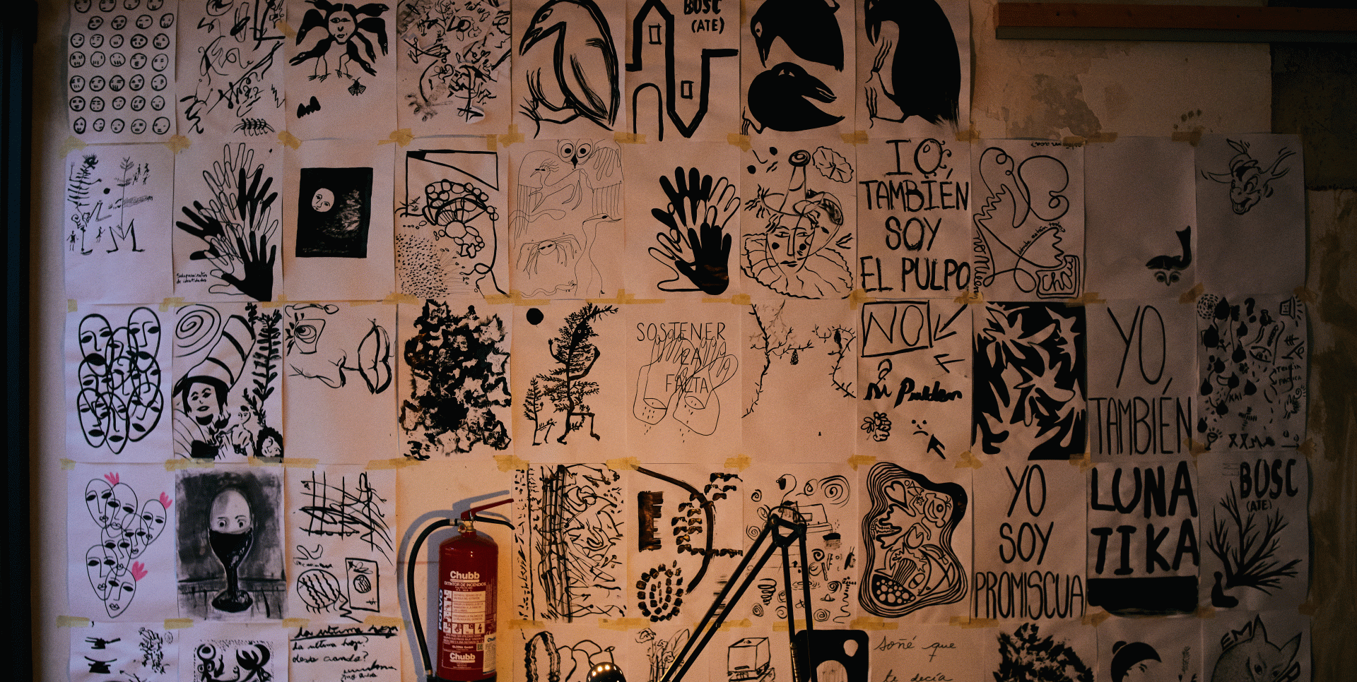 Pauline Fondevila, Sin título (P. y sus libros) vista del CCPE Rosario, 2022. Foto: Giulia Antonelli 