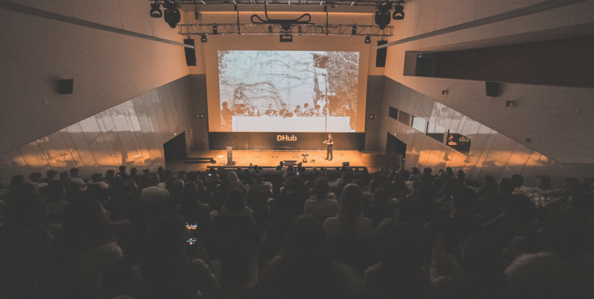 Flavià Boleda presentant al Brut! al DHUB