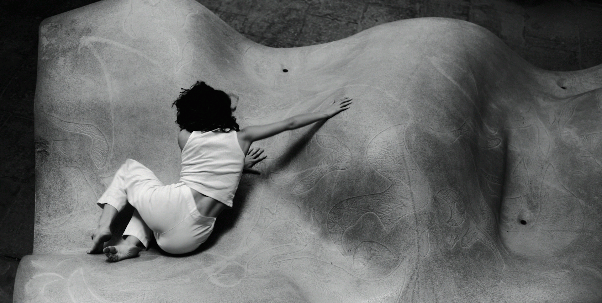 einaidea, Fundació Enric Miralles, Porosity