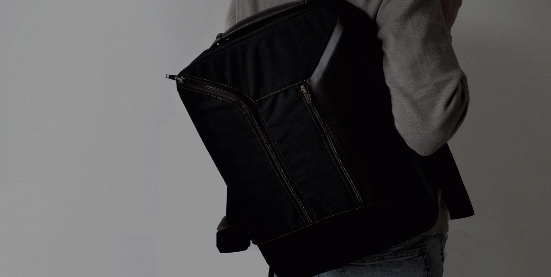 Laura Delpuy - COMEBAG!